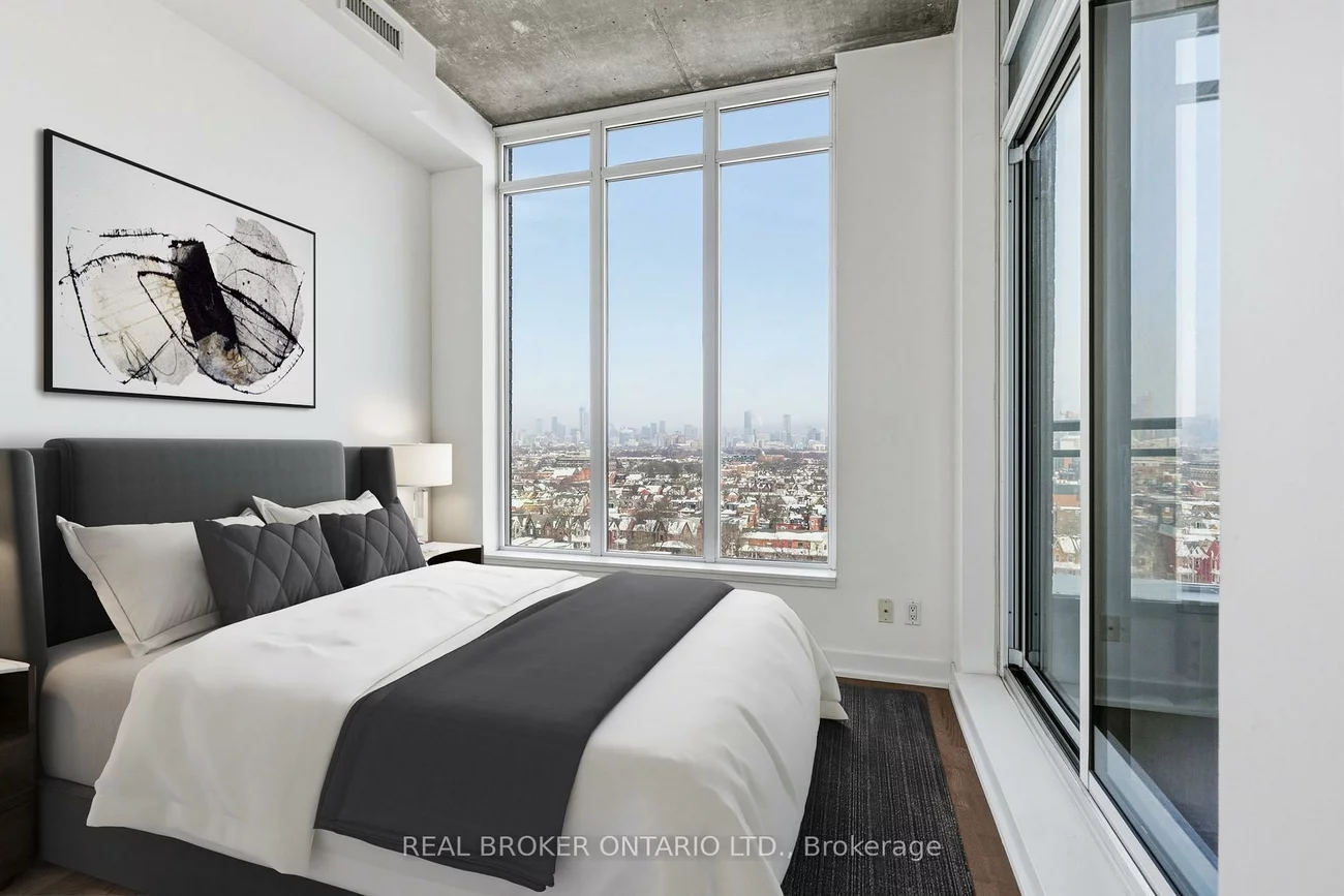 20, Minowan Miikan, Little Portugal, Toronto