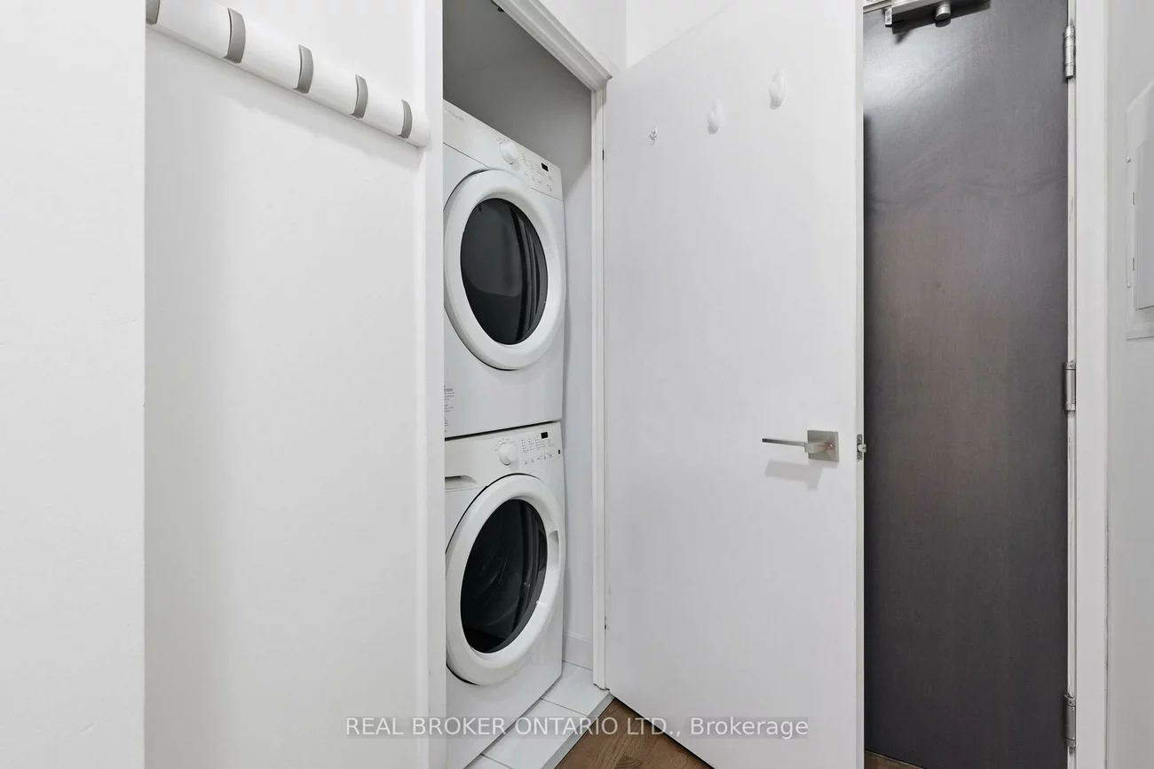 20, Minowan Miikan, Little Portugal, Toronto