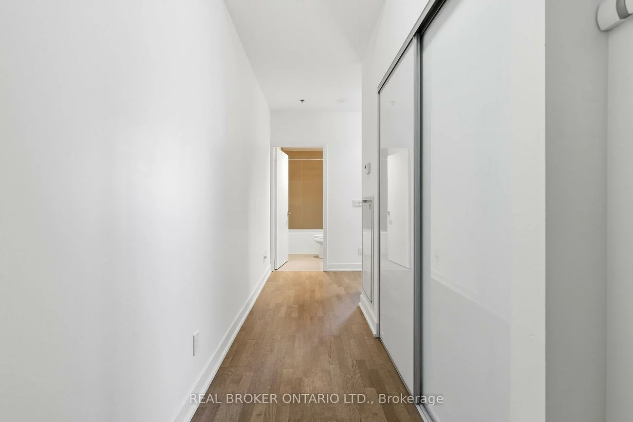 20, Minowan Miikan, Little Portugal, Toronto