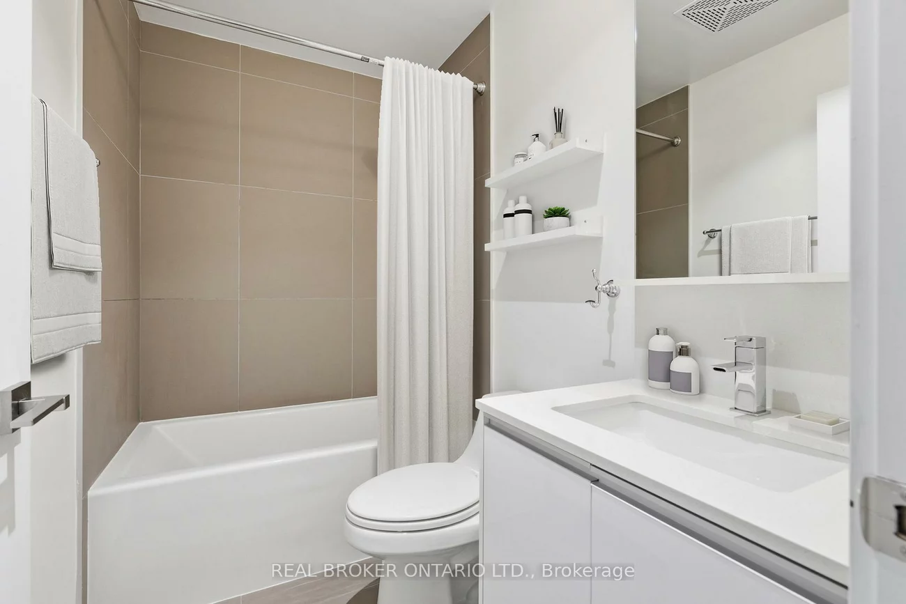 20, Minowan Miikan, Little Portugal, Toronto