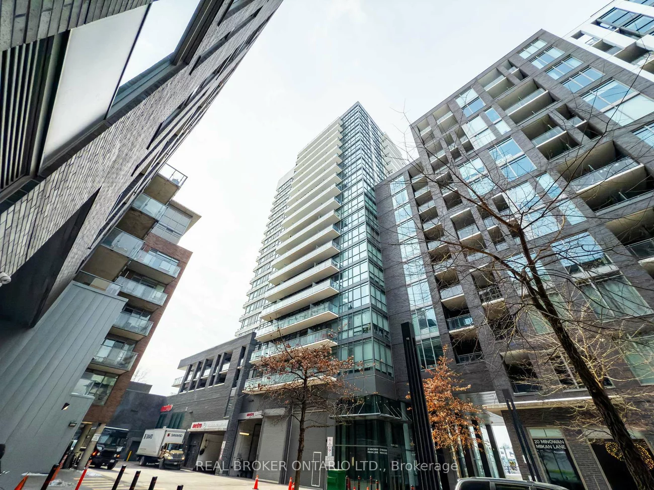 20, Minowan Miikan, Little Portugal, Toronto