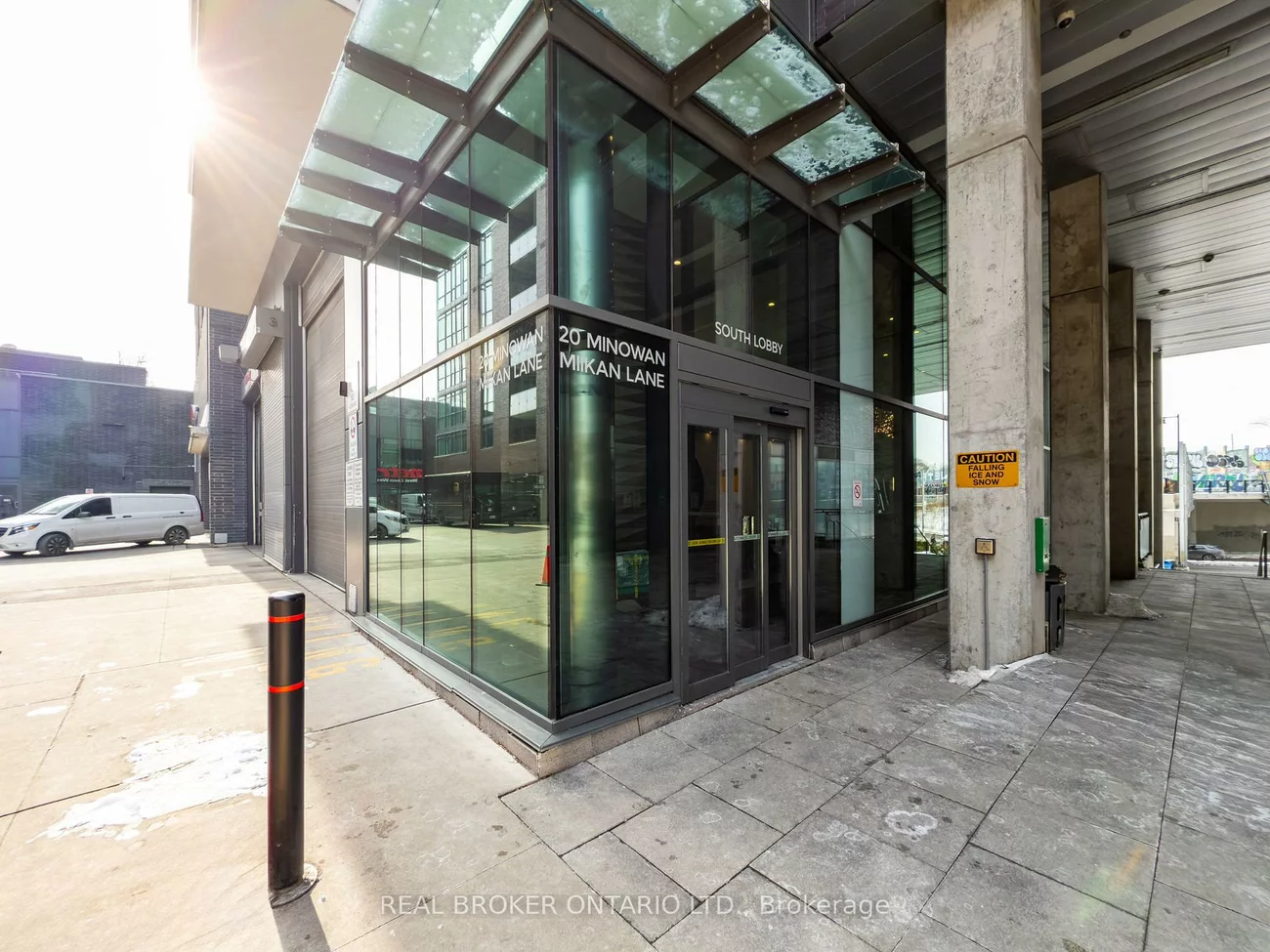 20, Minowan Miikan, Little Portugal, Toronto