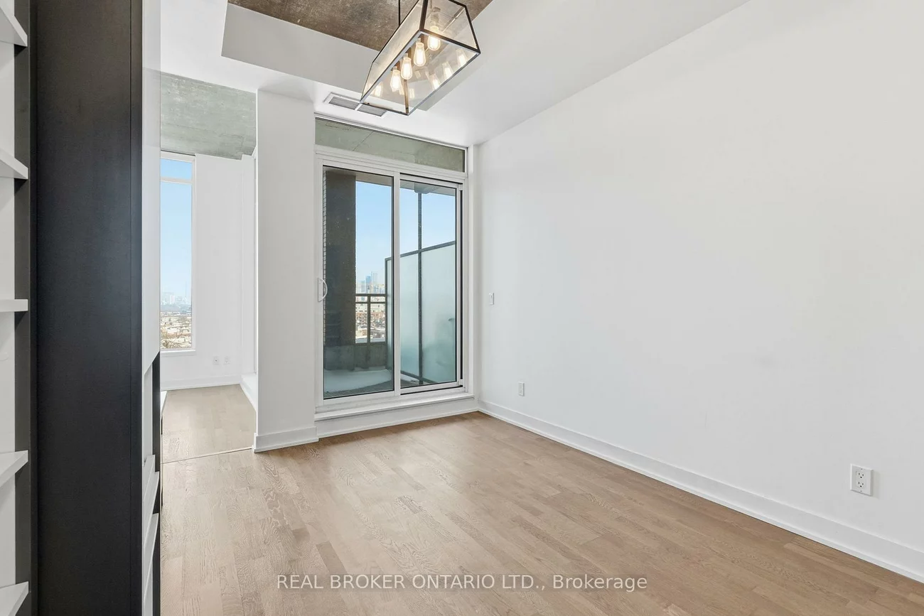 20, Minowan Miikan, Little Portugal, Toronto