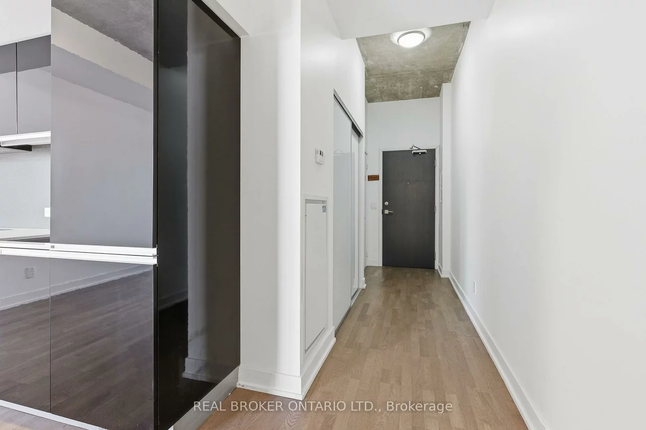 20, Minowan Miikan, Little Portugal, Toronto