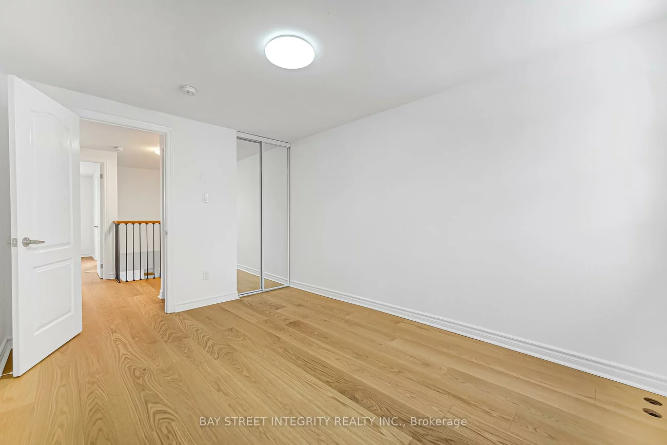 70, Elsa Vine, Bayview Village, Toronto