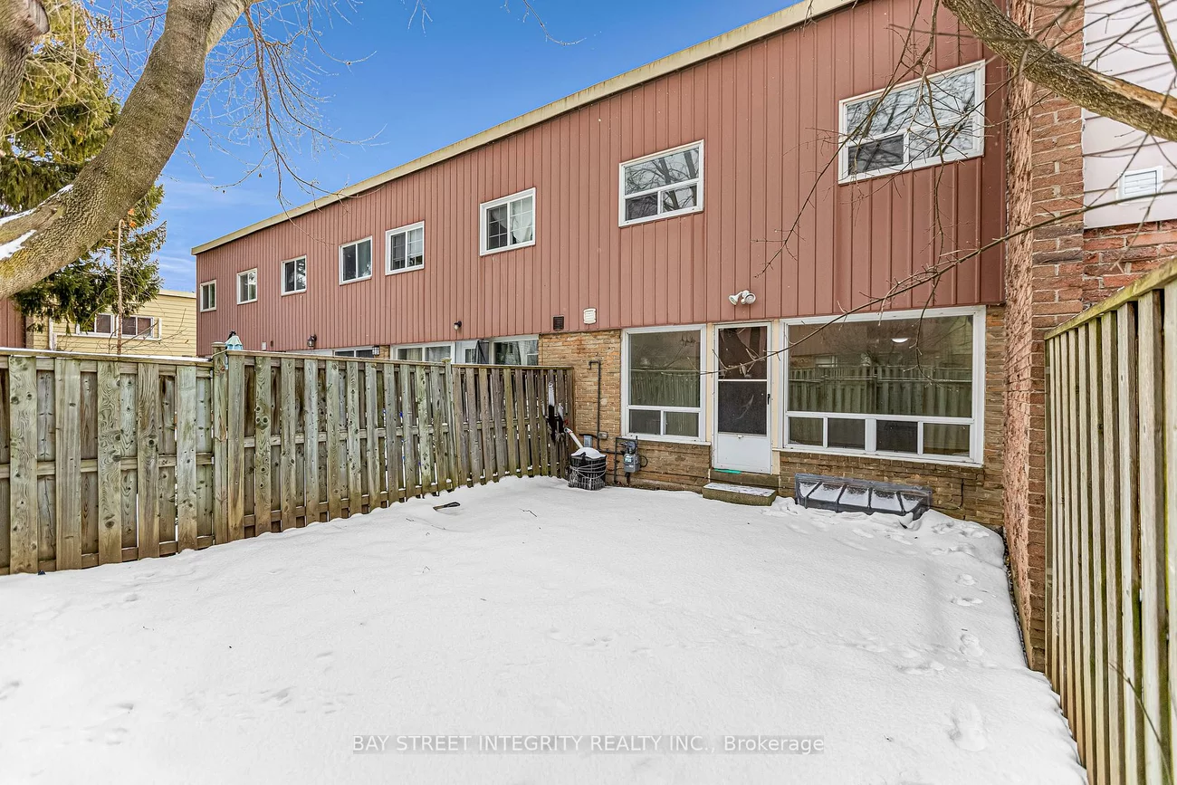 70, Elsa Vine, Bayview Village, Toronto