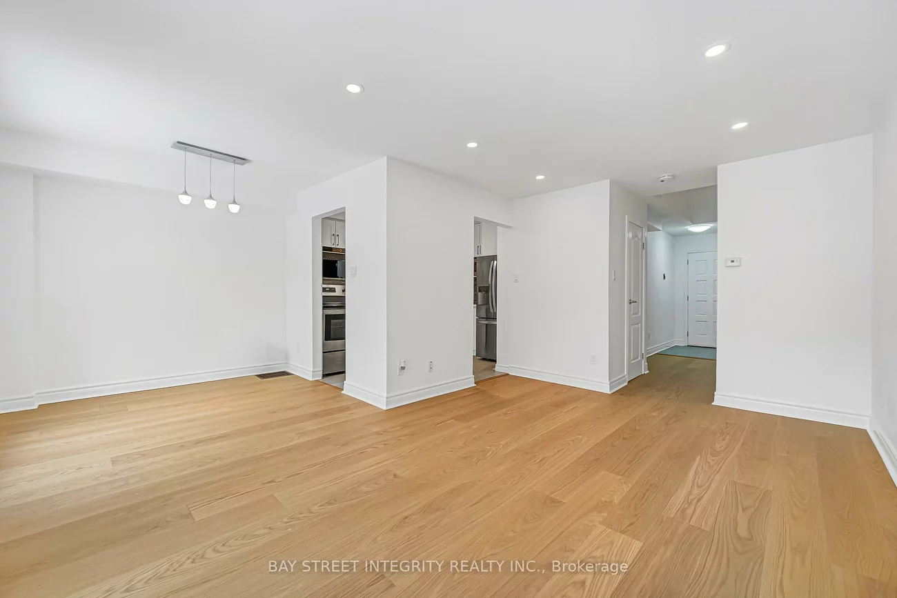 70, Elsa Vine, Bayview Village, Toronto