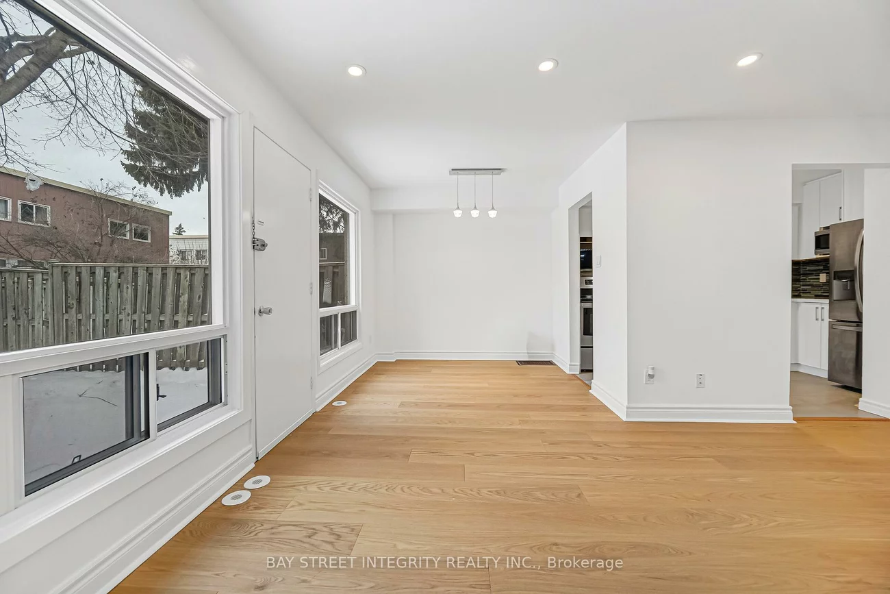 70, Elsa Vine, Bayview Village, Toronto