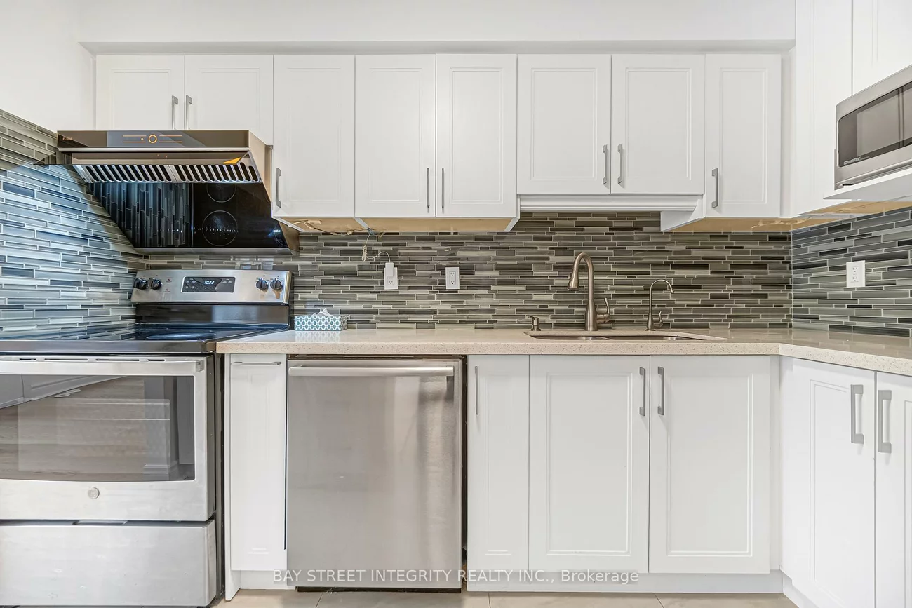 70, Elsa Vine, Bayview Village, Toronto