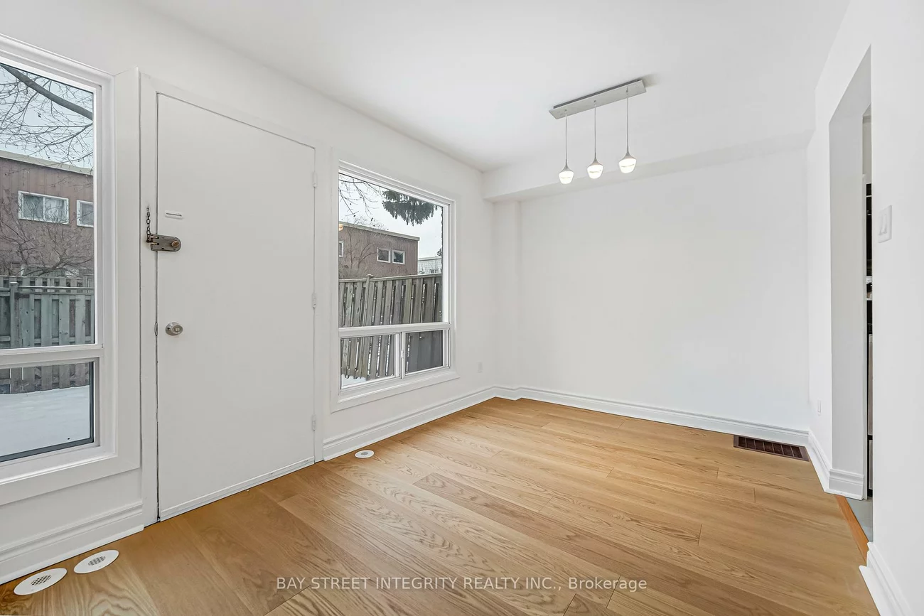 70, Elsa Vine, Bayview Village, Toronto