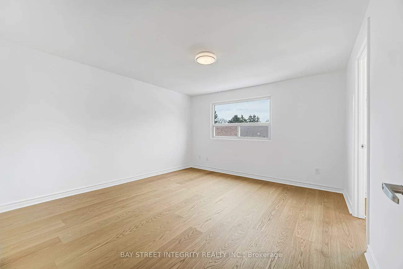 70, Elsa Vine, Bayview Village, Toronto