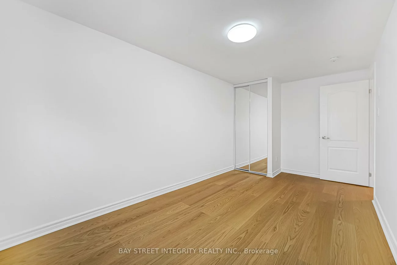 70, Elsa Vine, Bayview Village, Toronto