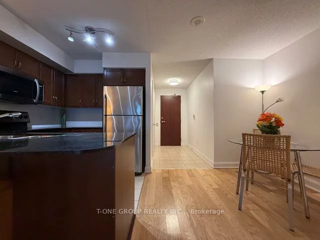 2181, Yonge, Mount Pleasant West, Toronto