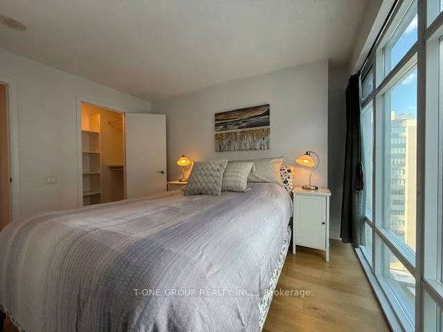 2181, Yonge, Mount Pleasant West, Toronto