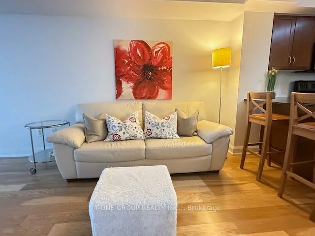 2181, Yonge, Mount Pleasant West, Toronto