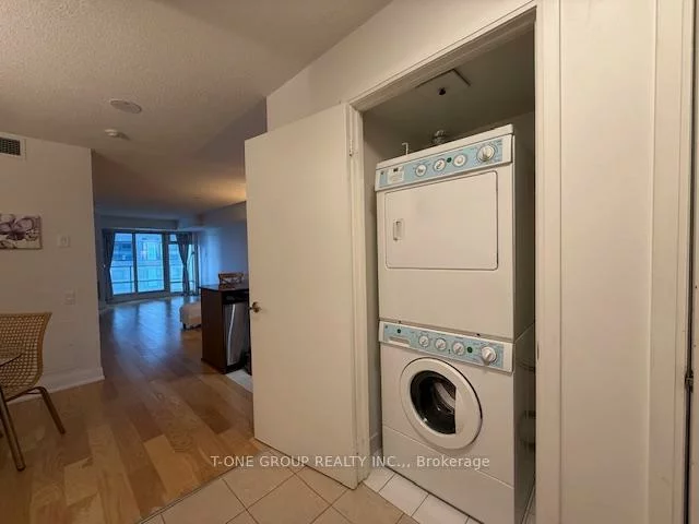 2181, Yonge, Mount Pleasant West, Toronto