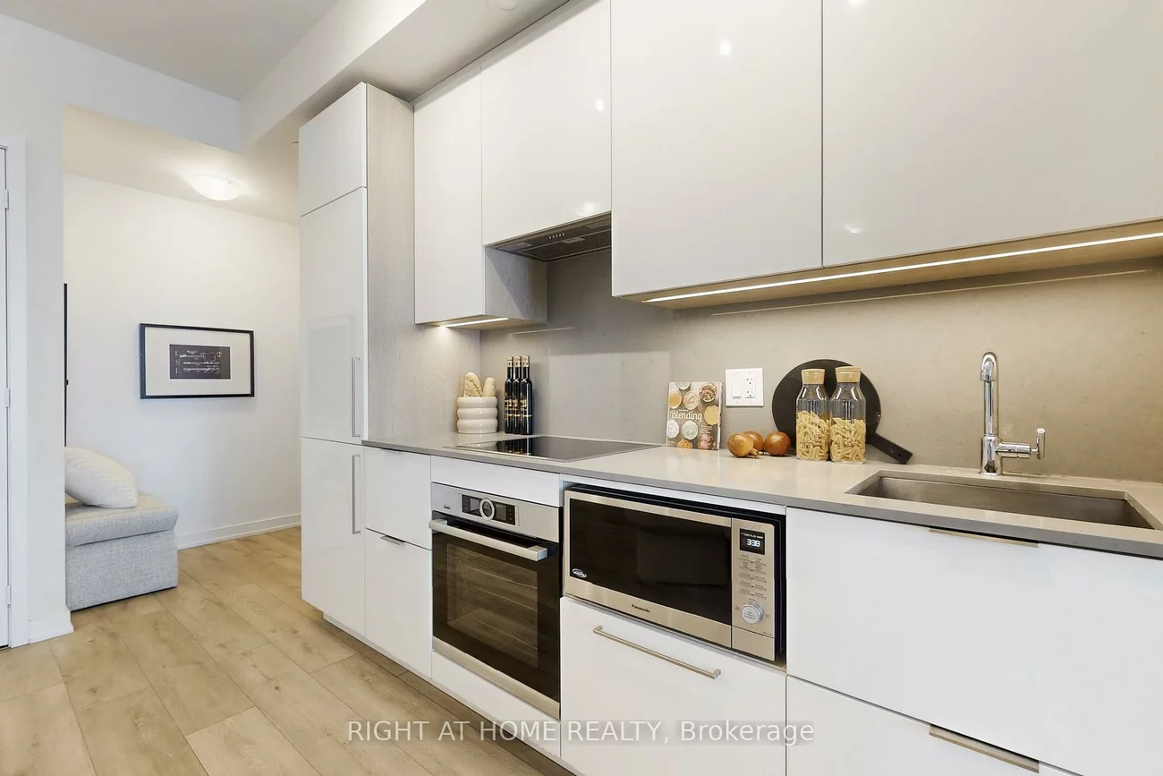 28, Freeland, Waterfront Communities C8, Toronto