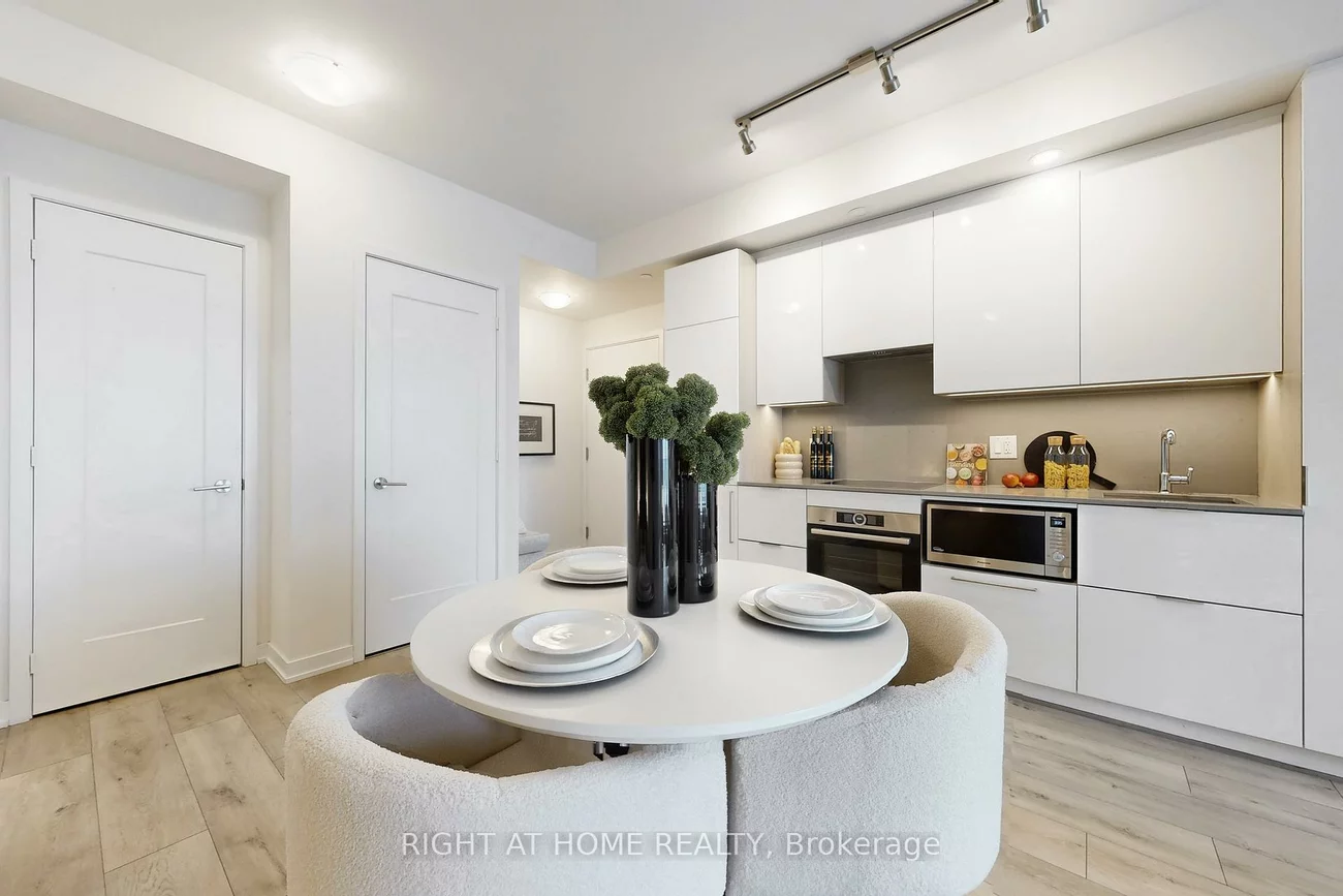 28, Freeland, Waterfront Communities C8, Toronto