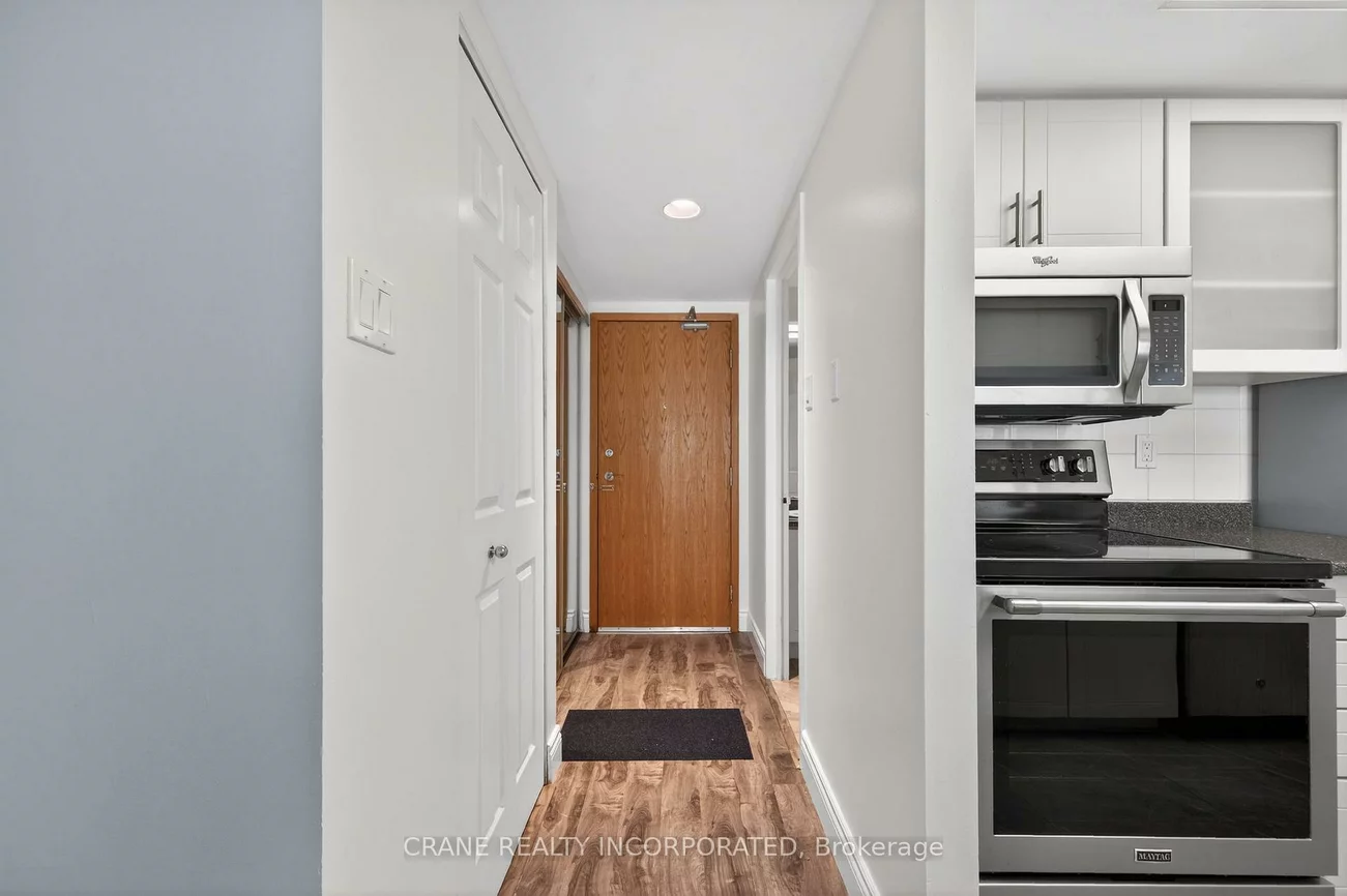 77, Harbour, Waterfront Communities C1, Toronto