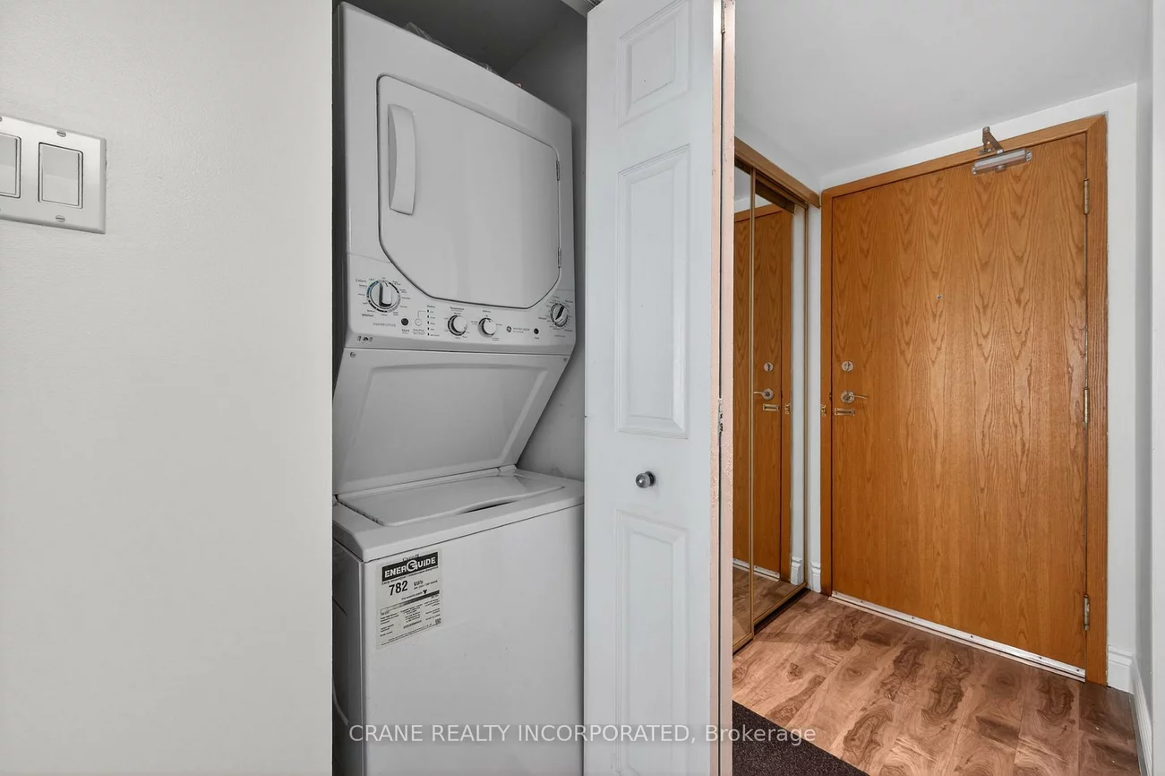 77, Harbour, Waterfront Communities C1, Toronto