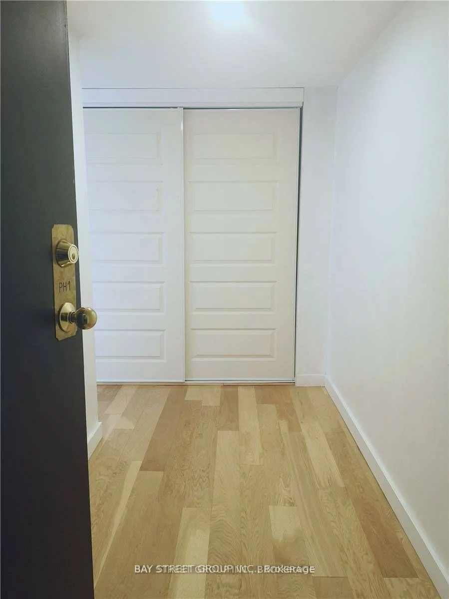 117, Gerrard, Church-Yonge Corridor, Toronto