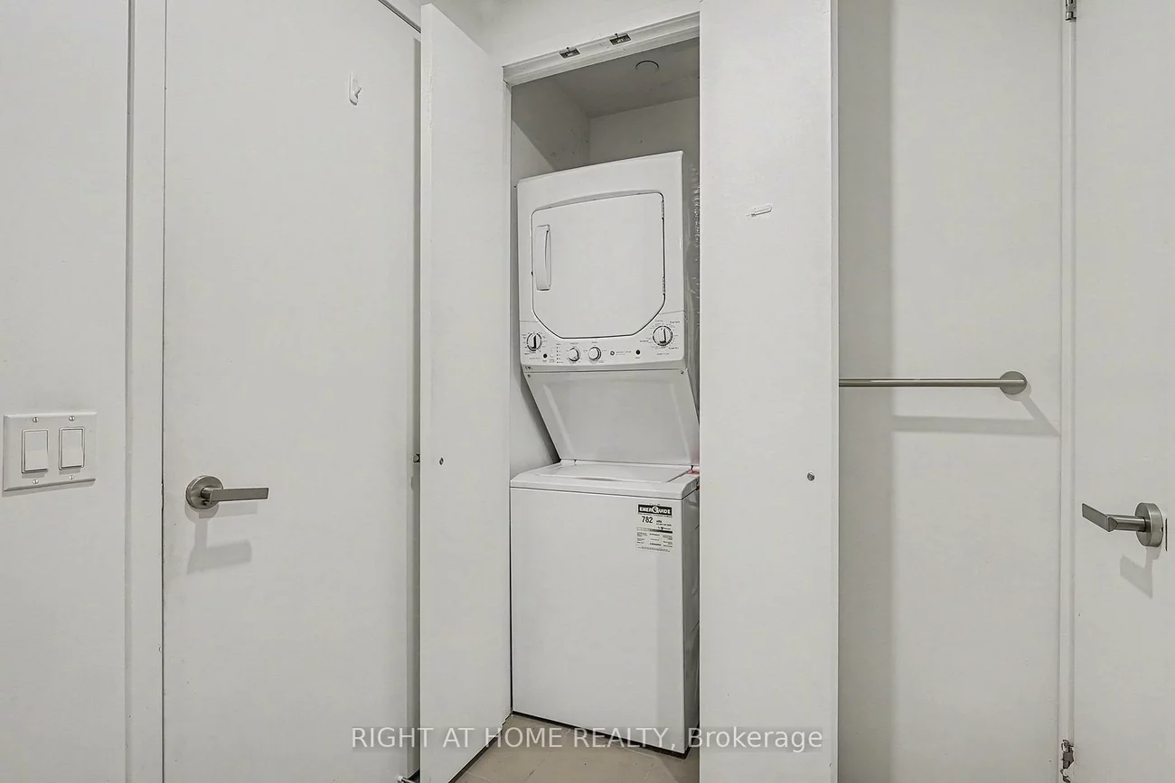 197, Yonge, Church-Yonge Corridor, Toronto