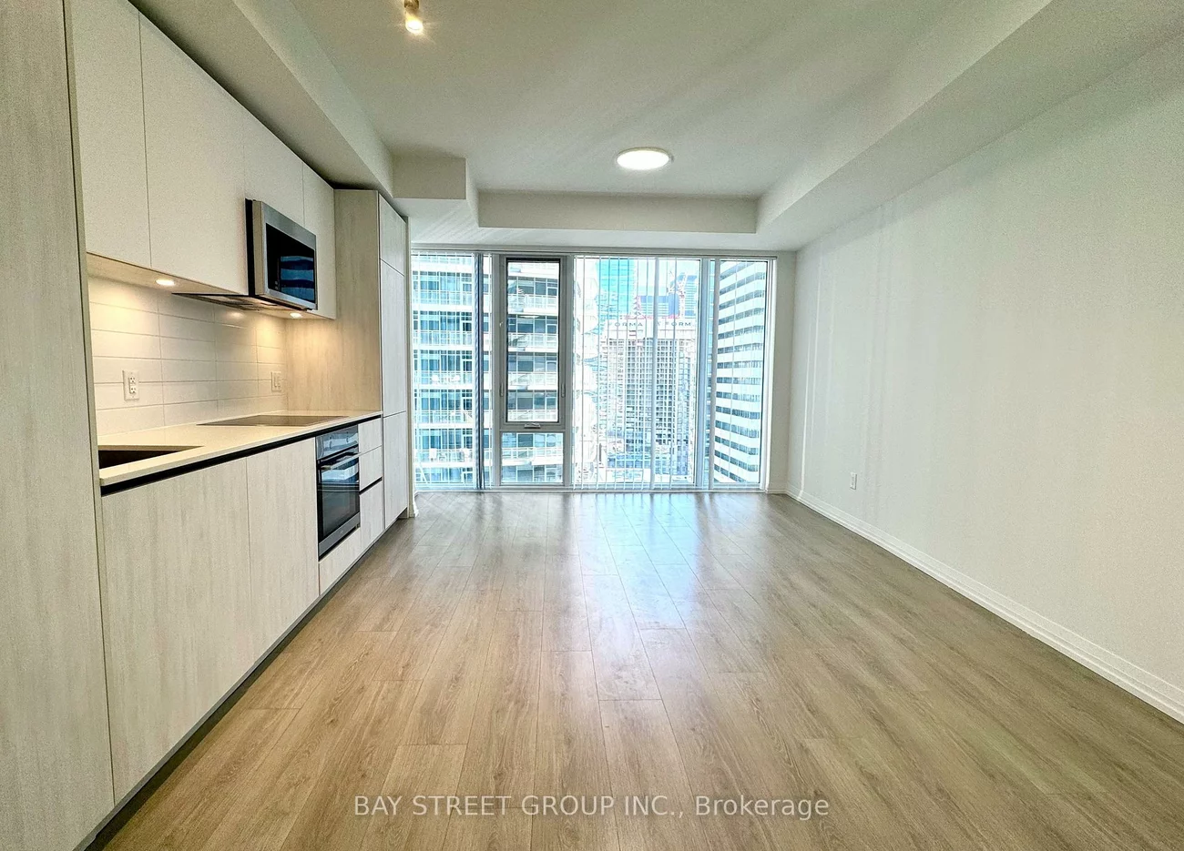 8, Widmer, Waterfront Communities C1, Toronto