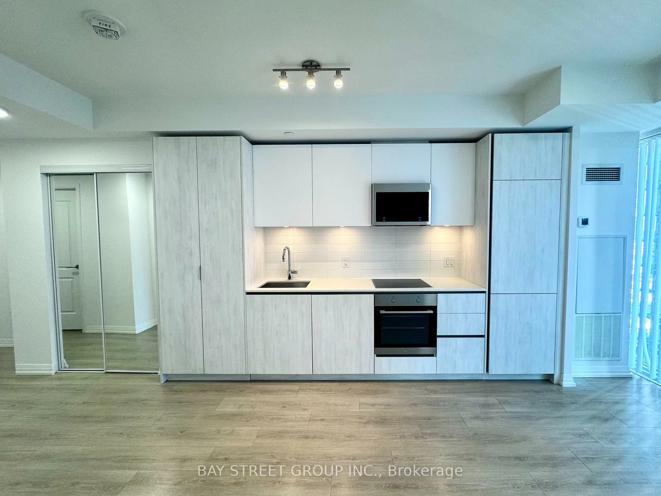 8, Widmer, Waterfront Communities C1, Toronto