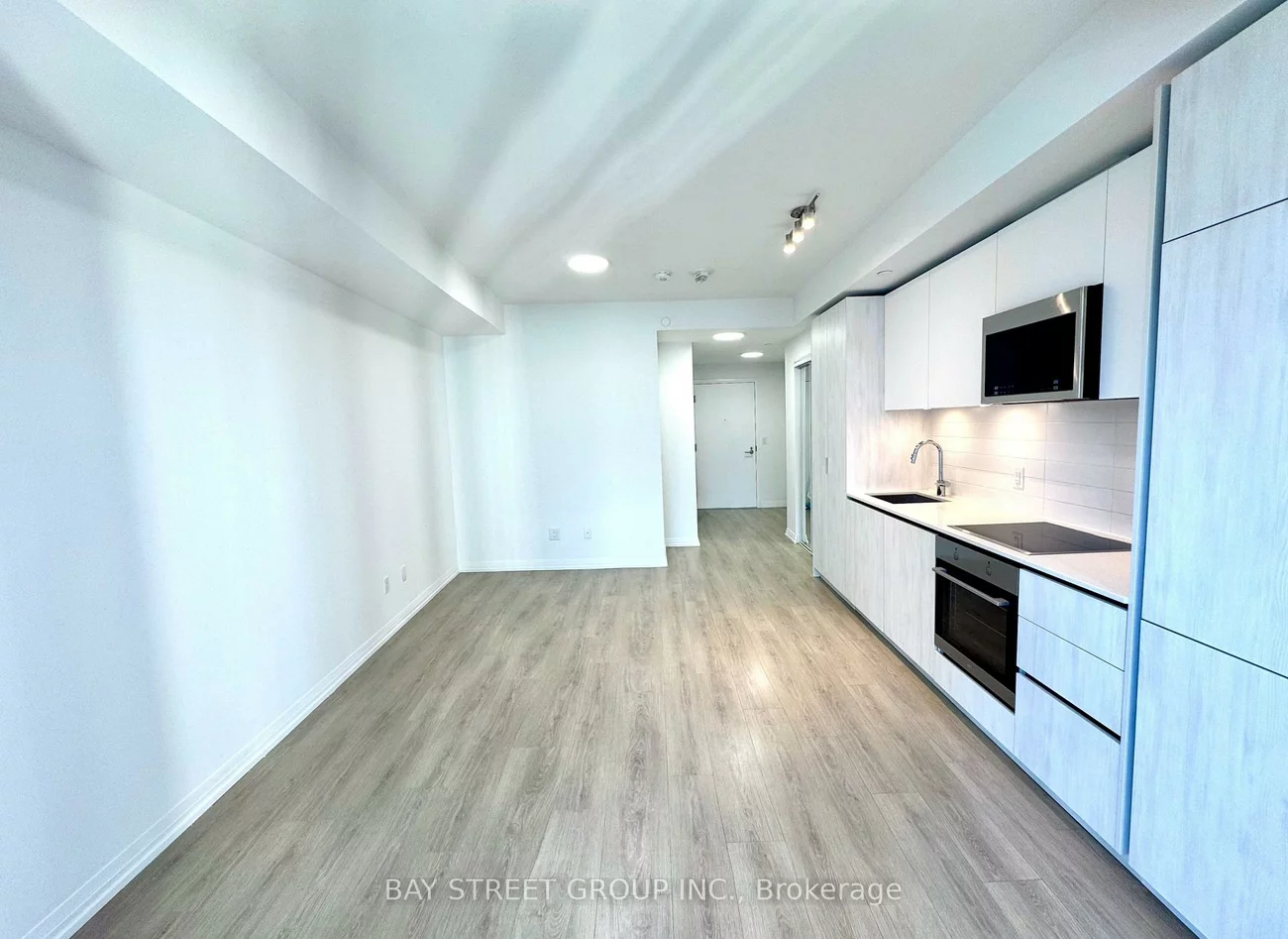 8, Widmer, Waterfront Communities C1, Toronto