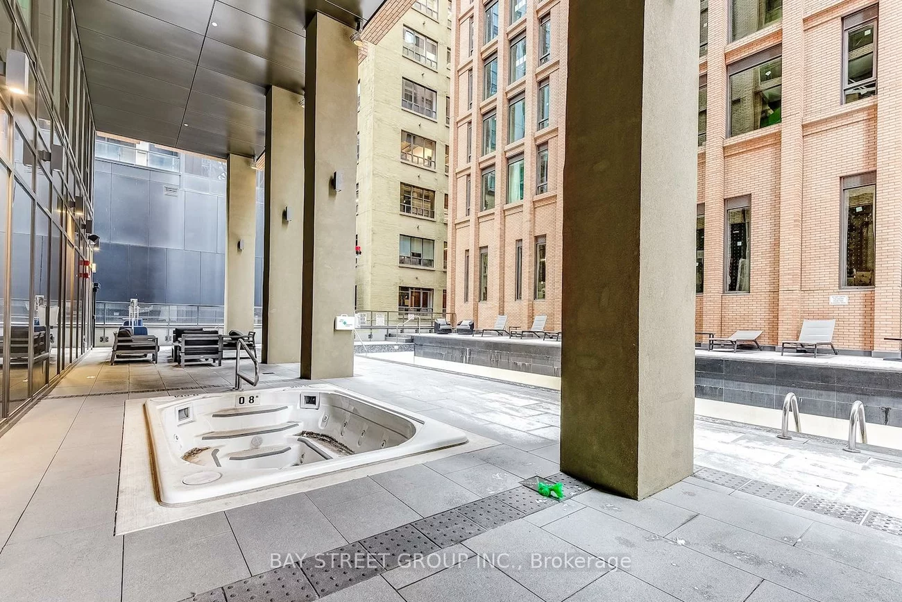 8, Widmer, Waterfront Communities C1, Toronto