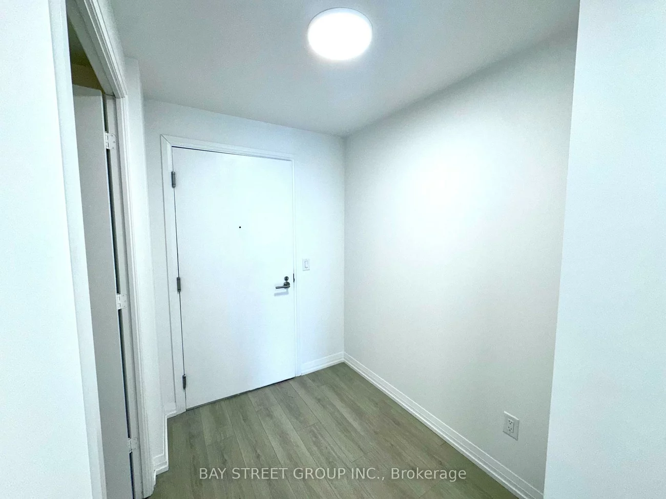 8, Widmer, Waterfront Communities C1, Toronto