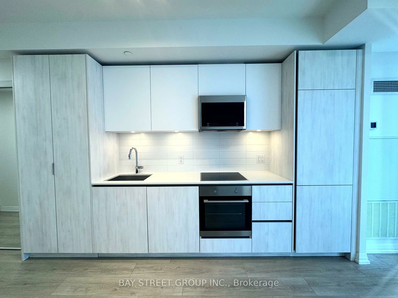 8, Widmer, Waterfront Communities C1, Toronto