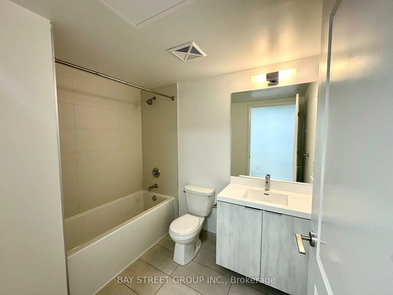 8, Widmer, Waterfront Communities C1, Toronto