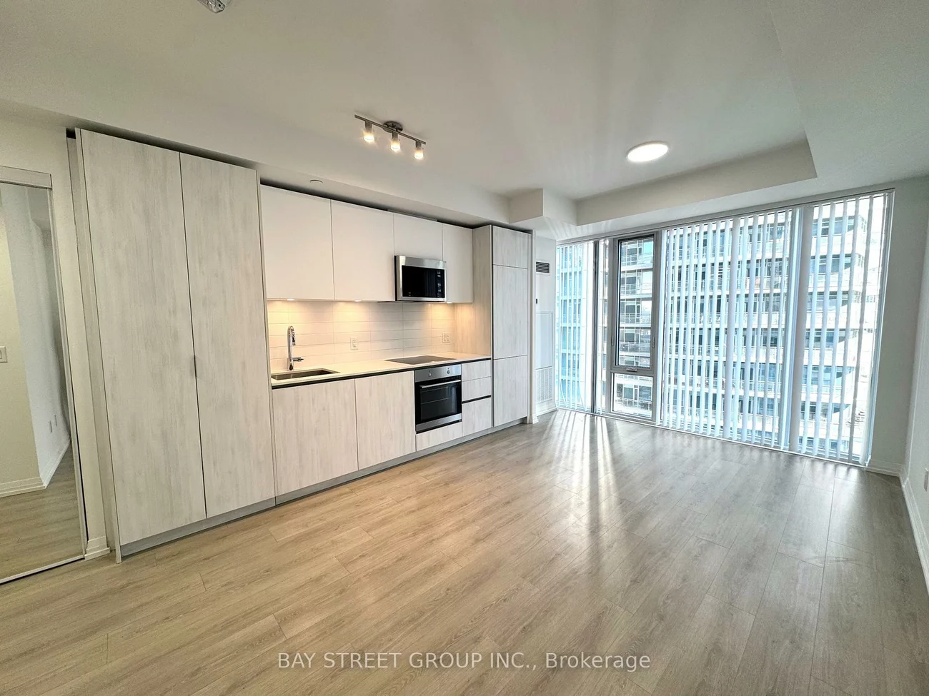 8, Widmer, Waterfront Communities C1, Toronto