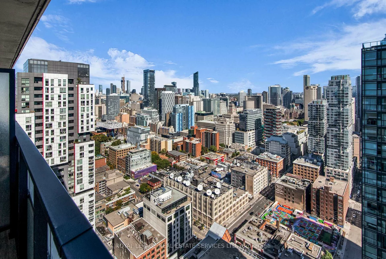 38, Widmer, Waterfront Communities C1, Toronto