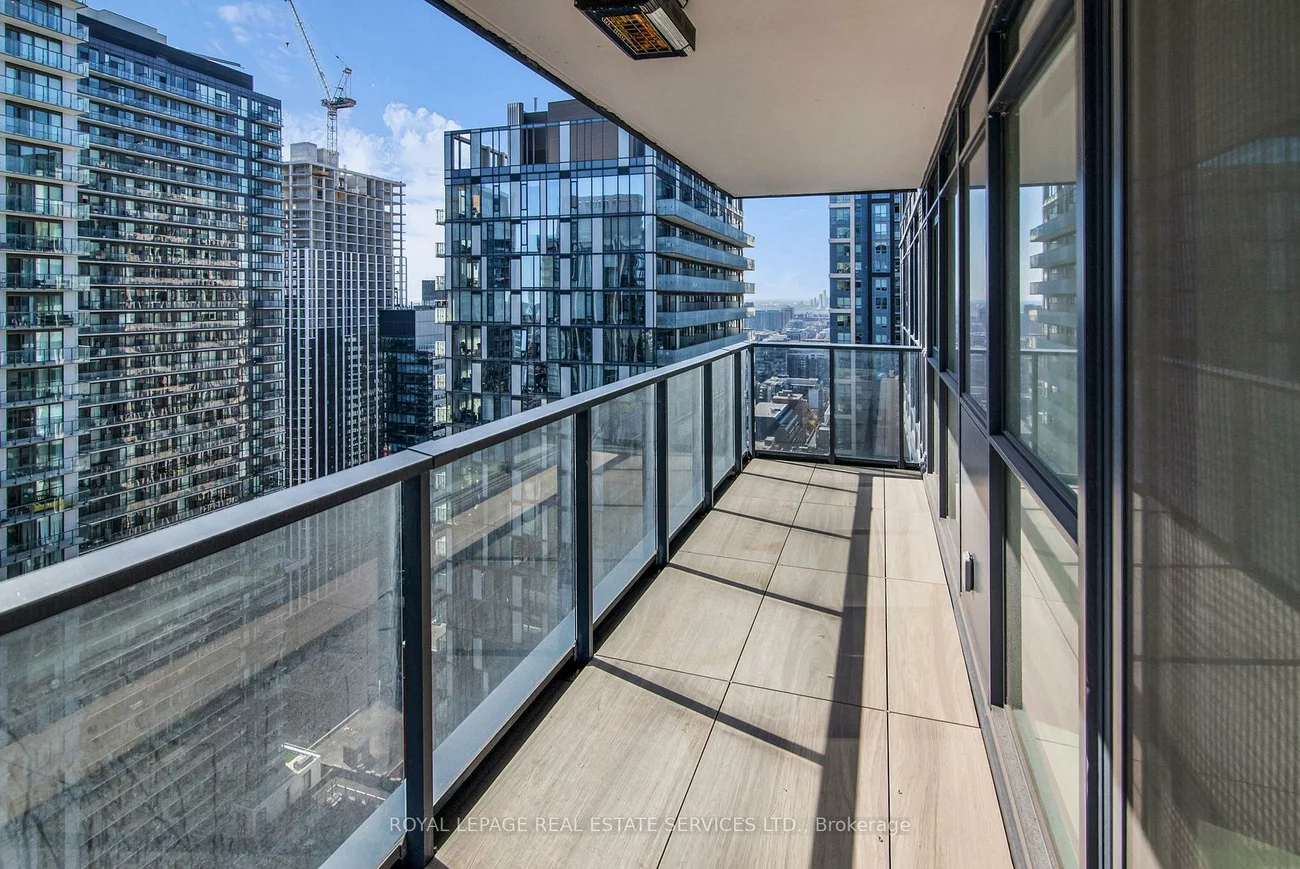 38, Widmer, Waterfront Communities C1, Toronto