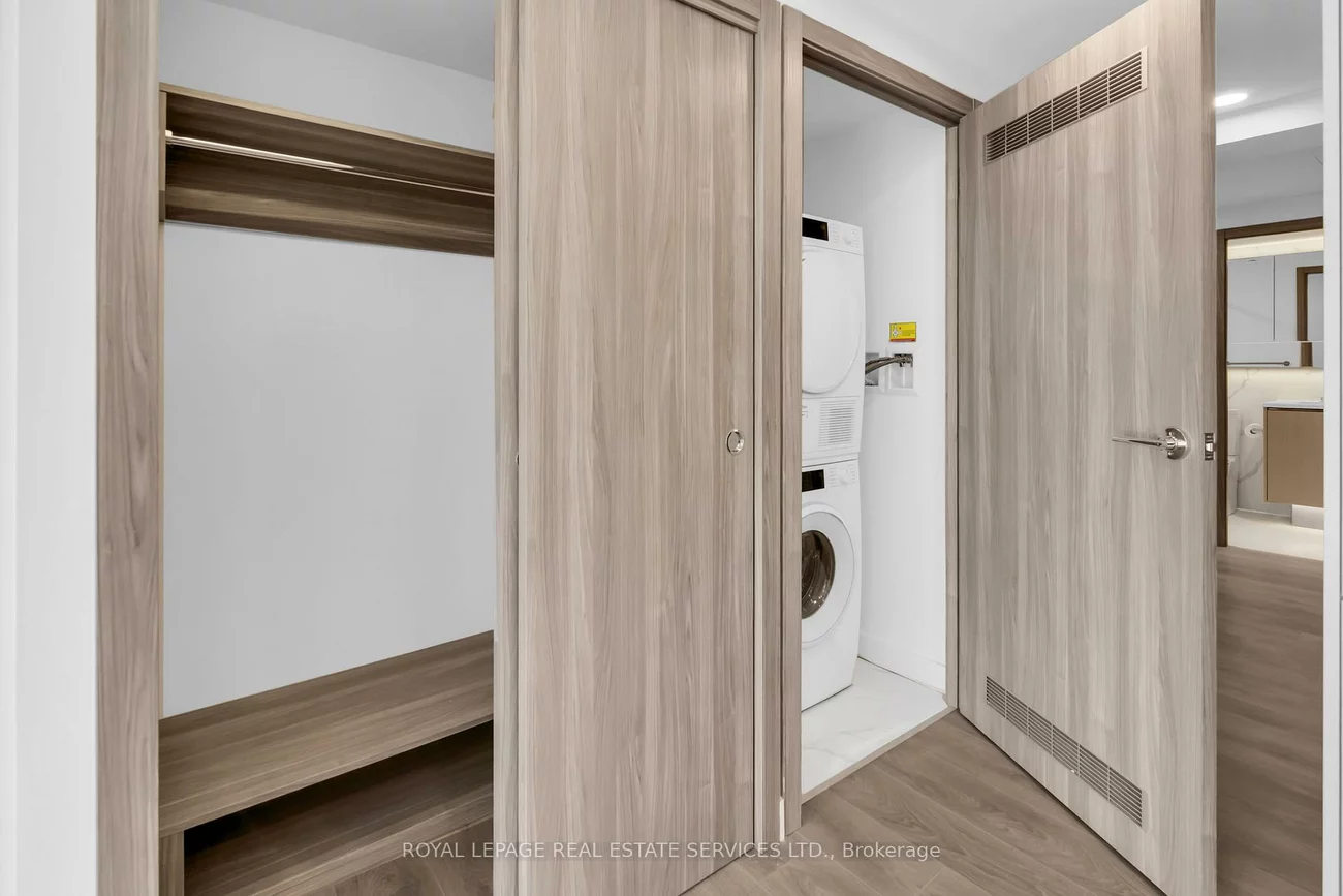 38, Widmer, Waterfront Communities C1, Toronto