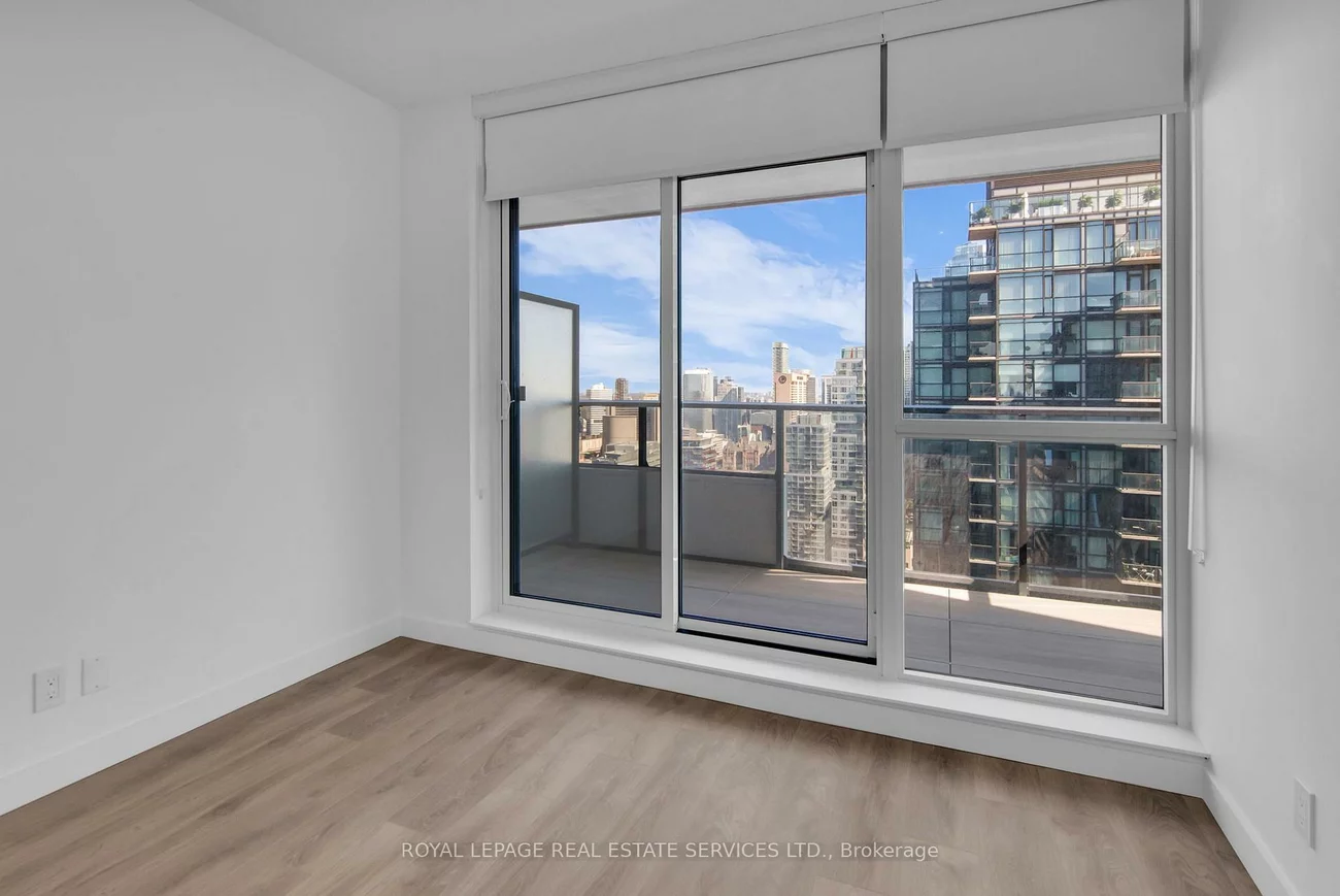 38, Widmer, Waterfront Communities C1, Toronto