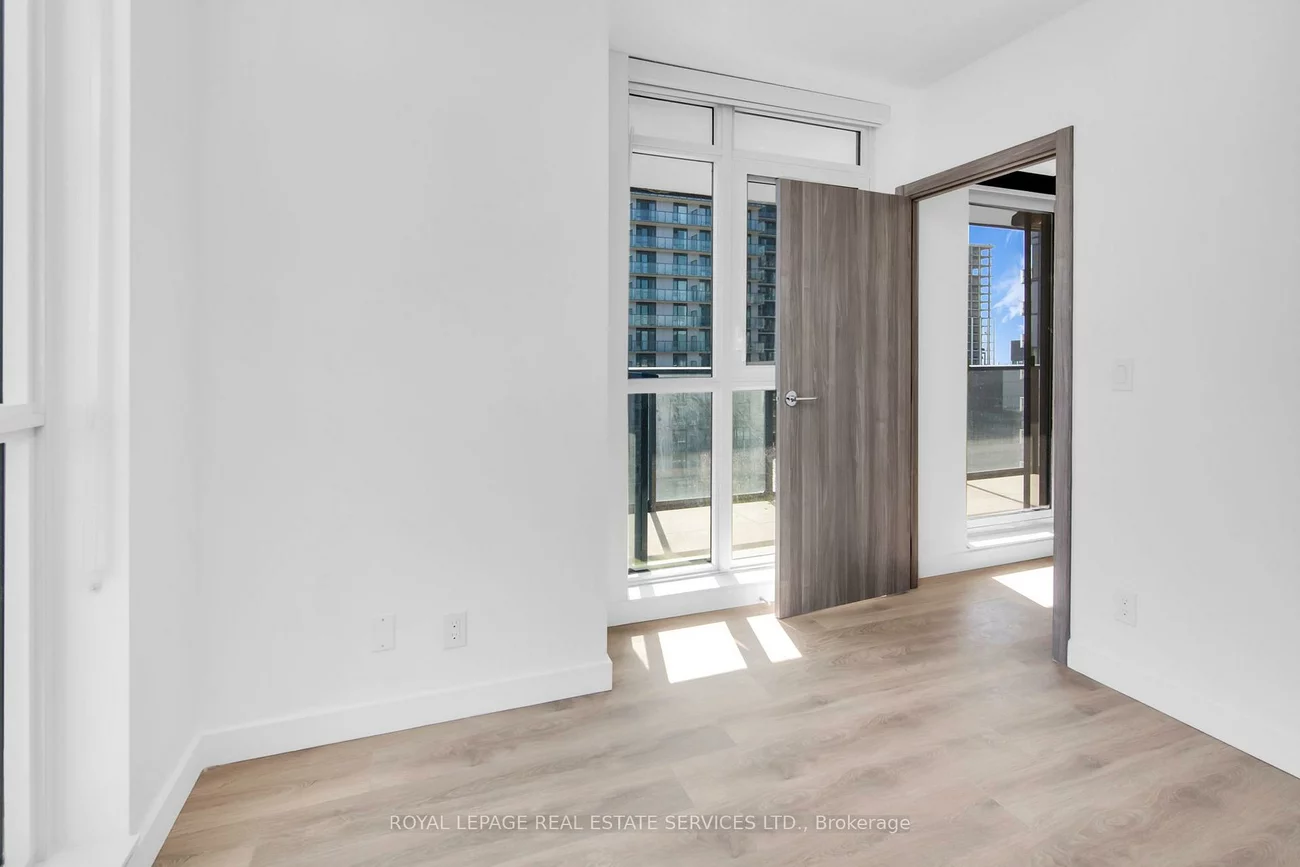 38, Widmer, Waterfront Communities C1, Toronto