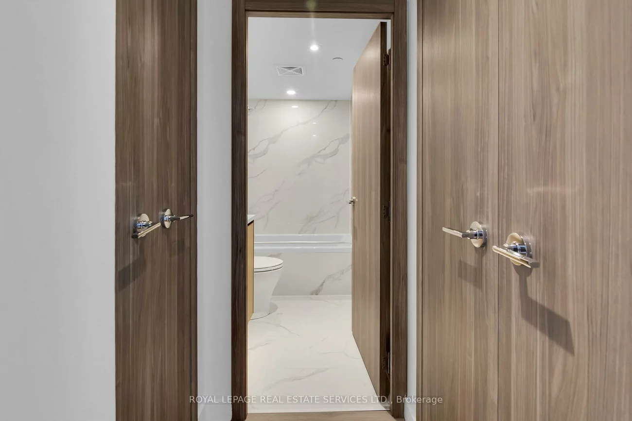 38, Widmer, Waterfront Communities C1, Toronto