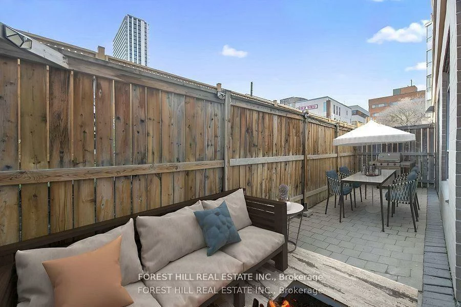 5940, Yonge, Newtonbrook West, Toronto