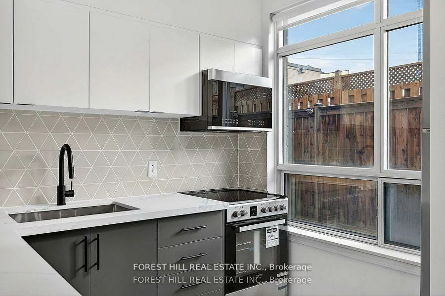 5940, Yonge, Newtonbrook West, Toronto