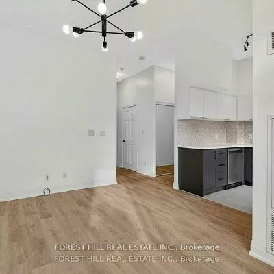 5940, Yonge, Newtonbrook West, Toronto