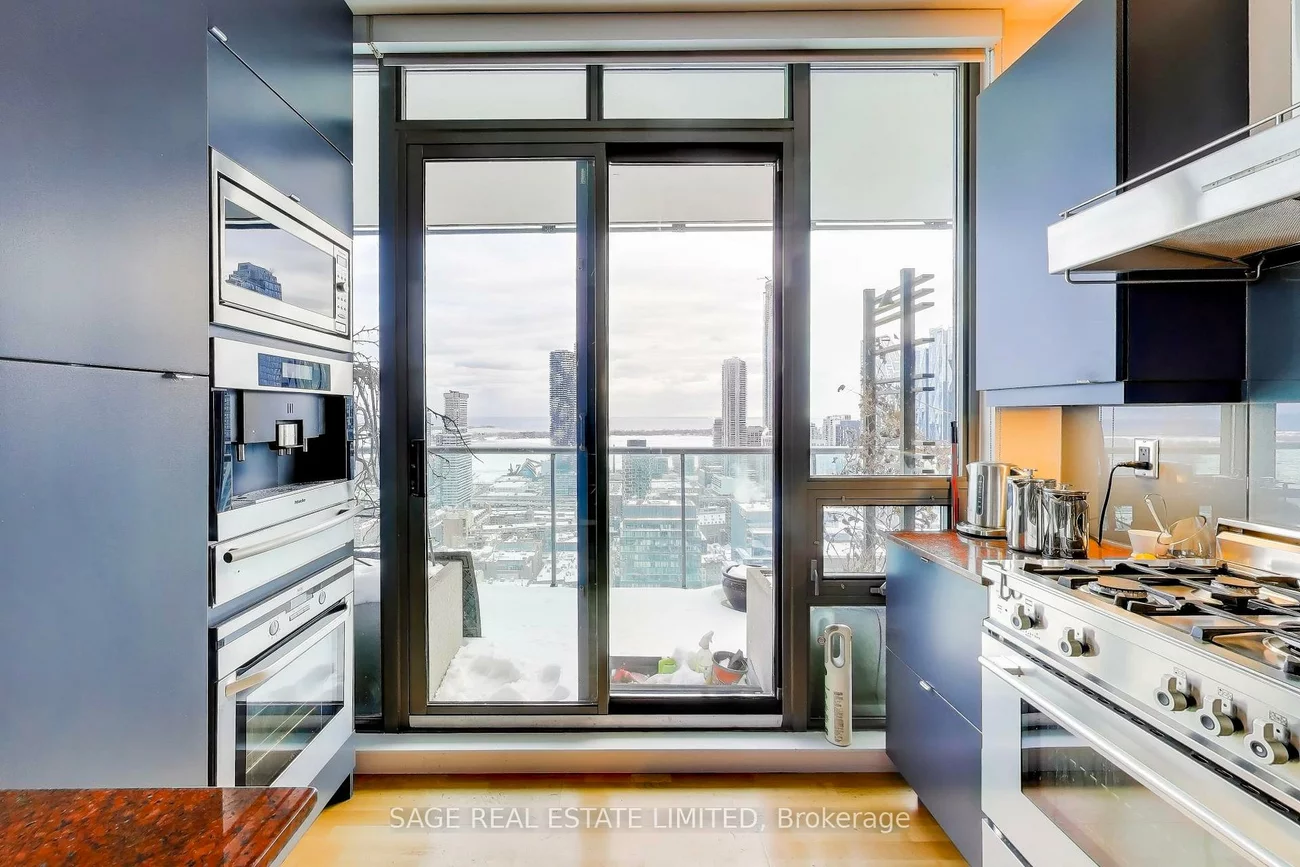 33, Lombard, Church-Yonge Corridor, Toronto