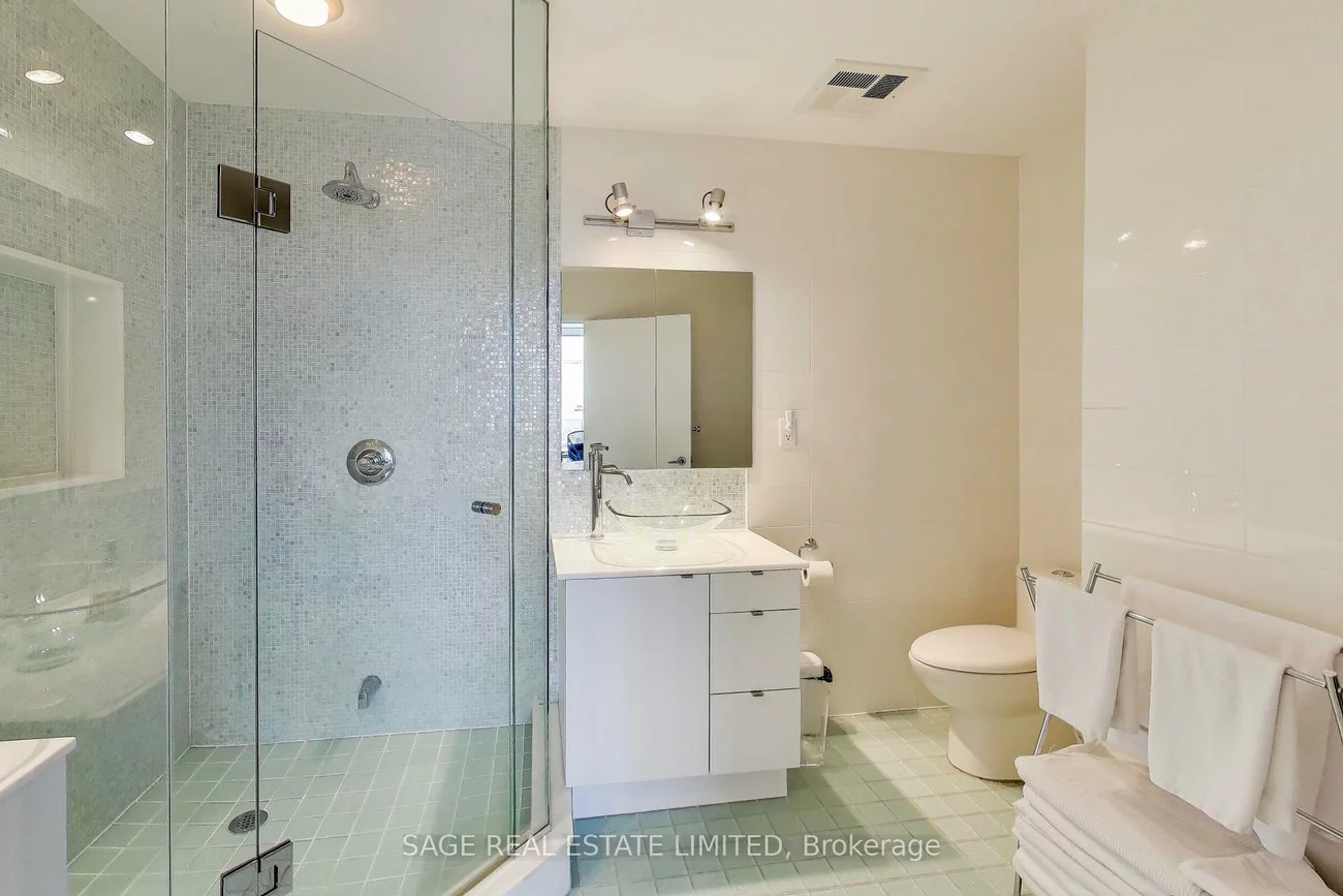 33, Lombard, Church-Yonge Corridor, Toronto