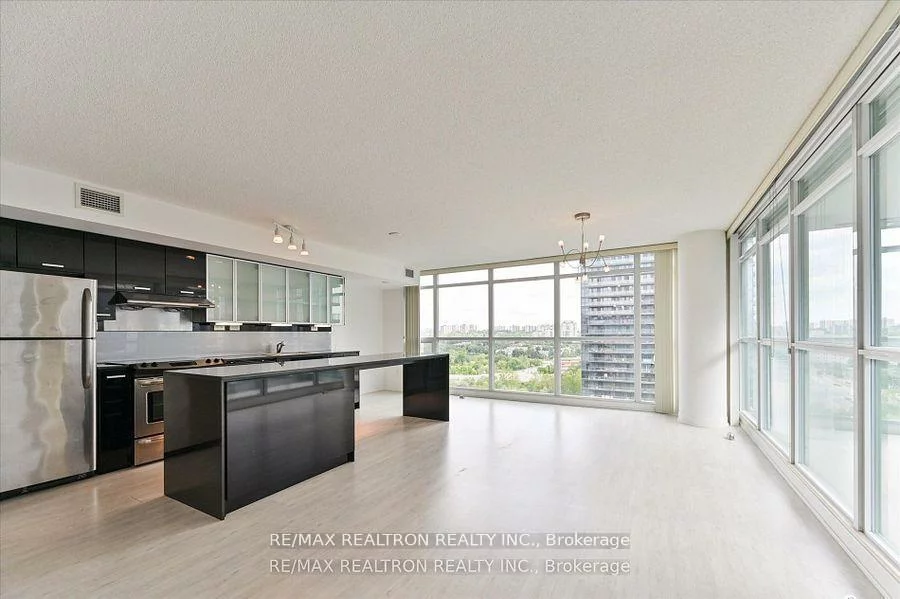 15, Singer, Bayview Village, Toronto