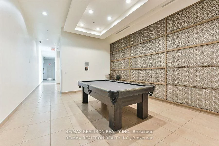 15, Singer, Bayview Village, Toronto