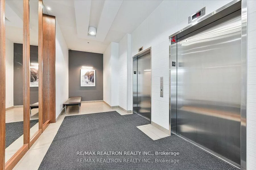 15, Singer, Bayview Village, Toronto