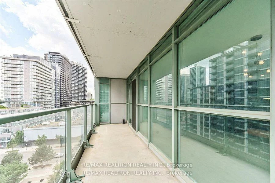 15, Singer, Bayview Village, Toronto