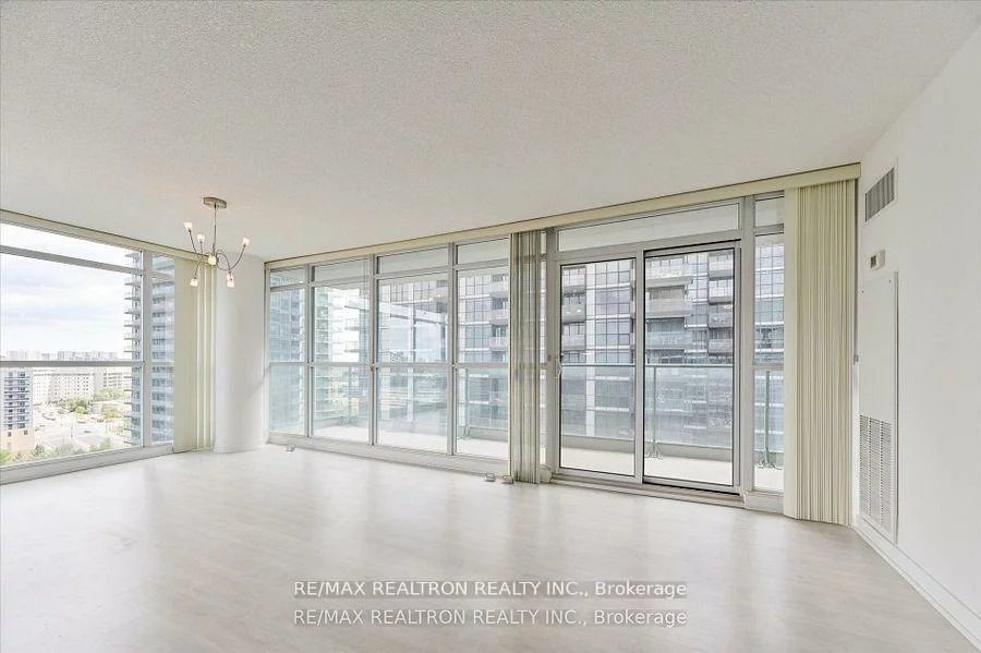 15, Singer, Bayview Village, Toronto